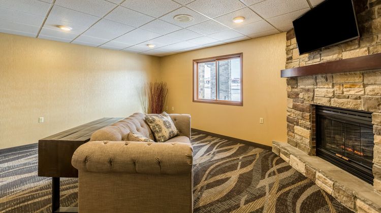 Cobblestone Inn & Suites Lobby