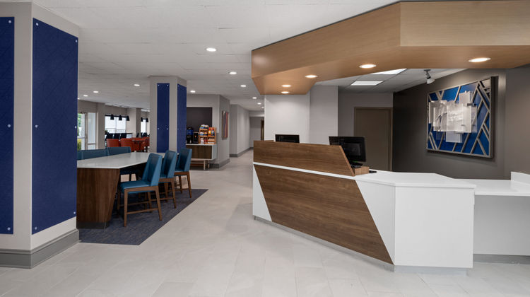 Holiday Inn Express Exterior