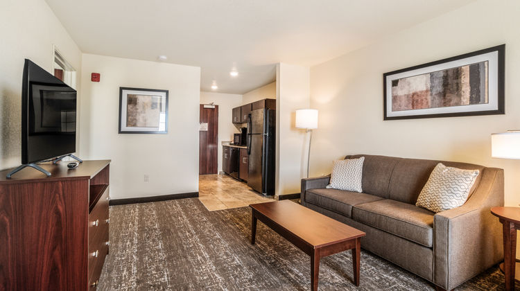 Cobblestone Hotel & Suites Suite