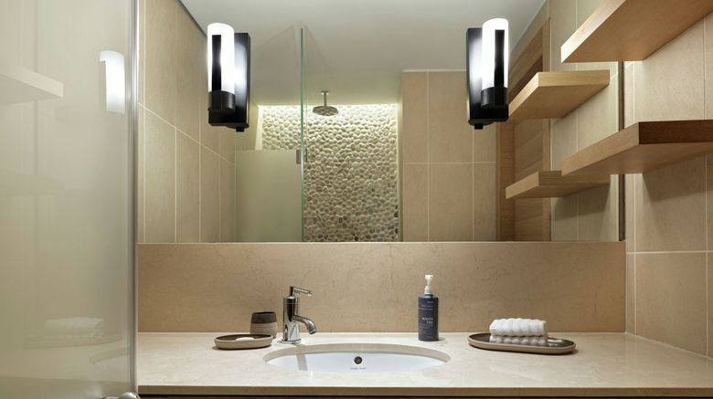 <b>The Westin Resort, Costa Navarino Room</b>. Images powered by <a href="https://www.leonardoworldwide.com/" title="Leonardo Worldwide" target="_blank">Leonardo</a>.