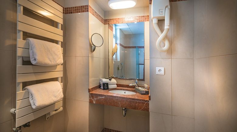 <b>Hotel France & Chateaubriand Room</b>. Images powered by <a href="https://www.leonardoworldwide.com/" title="Leonardo Worldwide" target="_blank">Leonardo</a>.