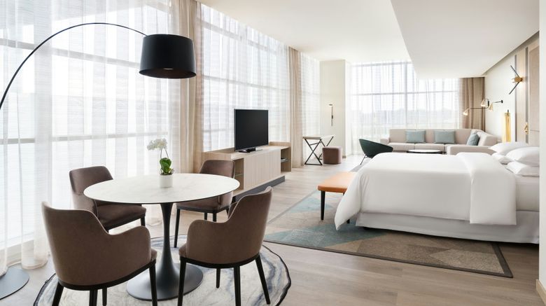 <b>Sheraton Milan Malpensa Hotel & Conf Ctr Suite</b>. Images powered by <a href="https://www.leonardoworldwide.com/" title="Leonardo Worldwide" target="_blank">Leonardo</a>.
