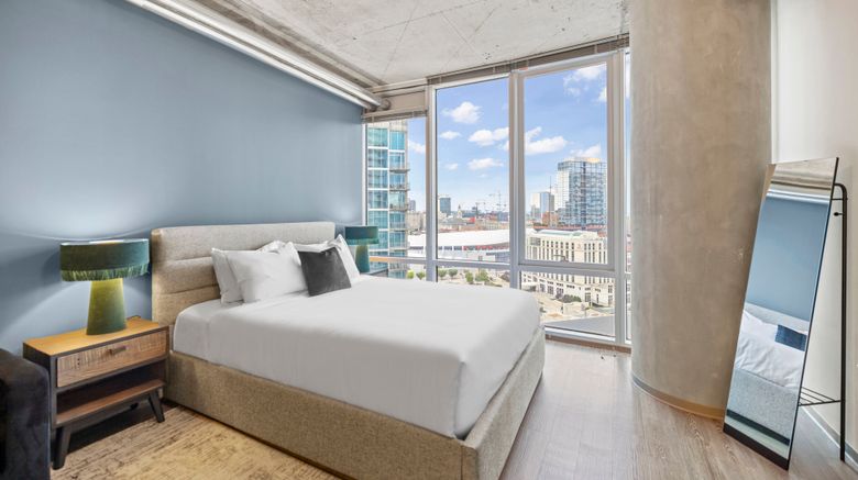 <b>Placemakr Premier SoBro Room</b>. Images powered by <a href="https://www.leonardoworldwide.com/" title="Leonardo Worldwide" target="_blank">Leonardo</a>.