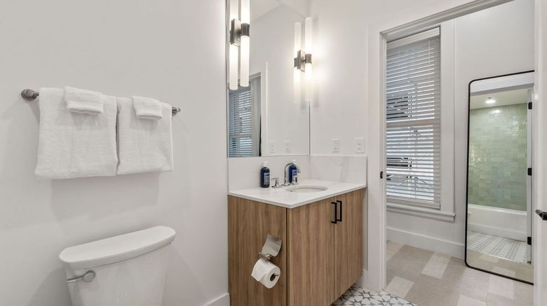 <b>The Continental, powered by Placemakr Room</b>. Images powered by <a href="https://www.leonardoworldwide.com/" title="Leonardo Worldwide" target="_blank">Leonardo</a>.