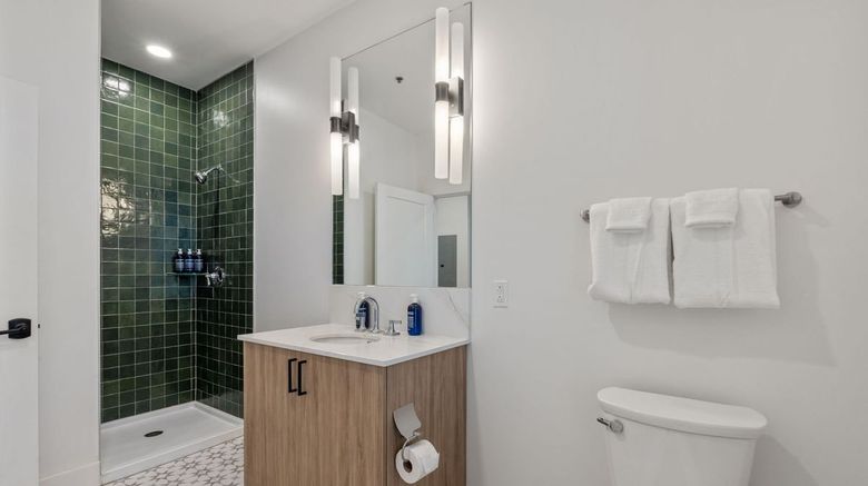 <b>The Continental, powered by Placemakr Room</b>. Images powered by <a href="https://www.leonardoworldwide.com/" title="Leonardo Worldwide" target="_blank">Leonardo</a>.