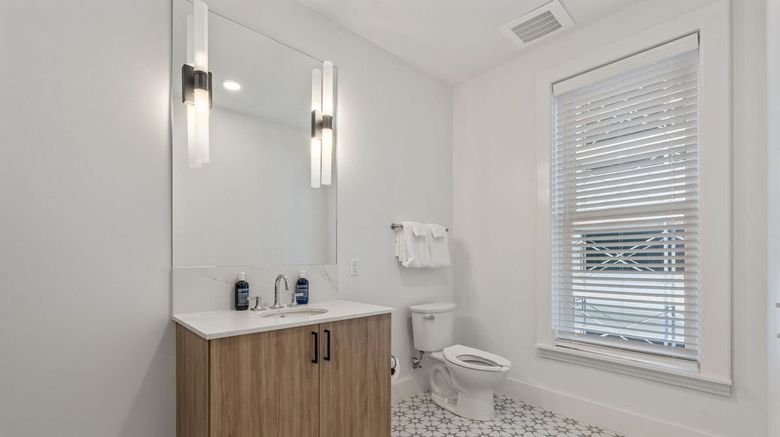 <b>The Continental, powered by Placemakr Room</b>. Images powered by <a href="https://www.leonardoworldwide.com/" title="Leonardo Worldwide" target="_blank">Leonardo</a>.