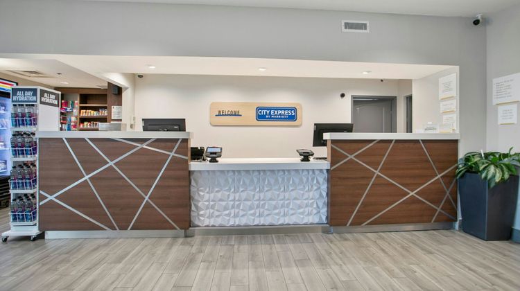 City Express by Marriott Duluth Lobby