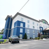 Holiday Inn Express Suites Caryville
