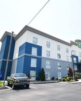 Holiday Inn Express Suites Caryville