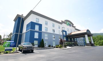 Holiday Inn Express Suites Caryville