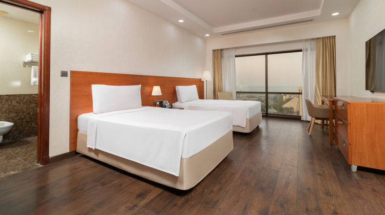 Holiday Inn Suites Kuwait Salmiya Room