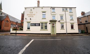 OYO The Douglas Hotel