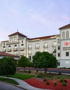 Woolley's Classic Suites Denver Airport