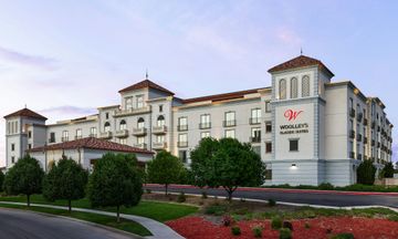 Woolley's Classic Suites Denver Airport