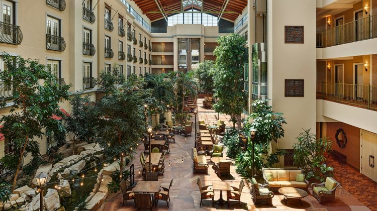 Woolley's Classic Suites Denver Airport Exterior