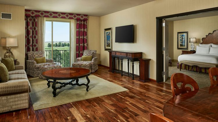 Woolley's Classic Suites Denver Airport Room