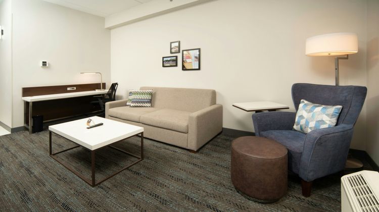 Four Points by Sheraton - Fayetteville Suite