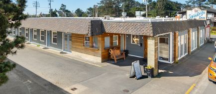 Spindrift Inn Exterior