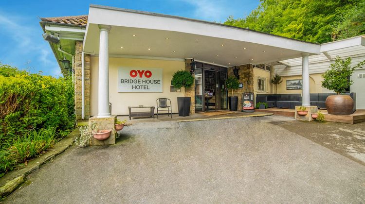 OYO Flagship The Bridge House Exterior