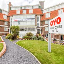 OYO Stade Court Hotel