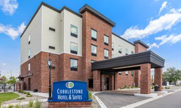 Cobblestone Hotel & Suites
