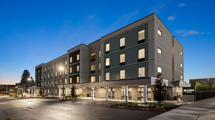 EVEN Hotel Beaverton Exterior