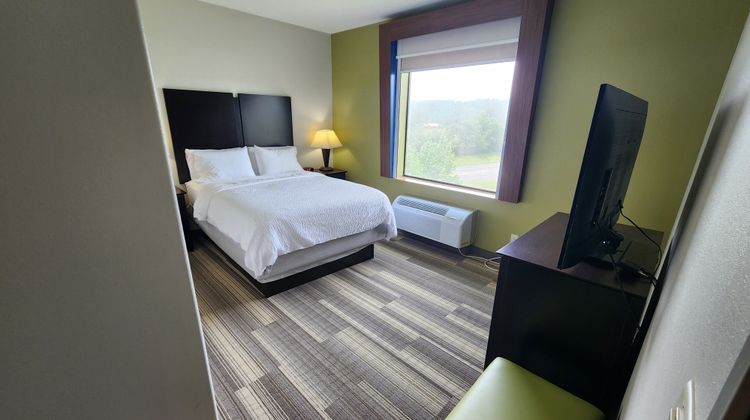 Holiday Inn Express Hotel & Suites Room