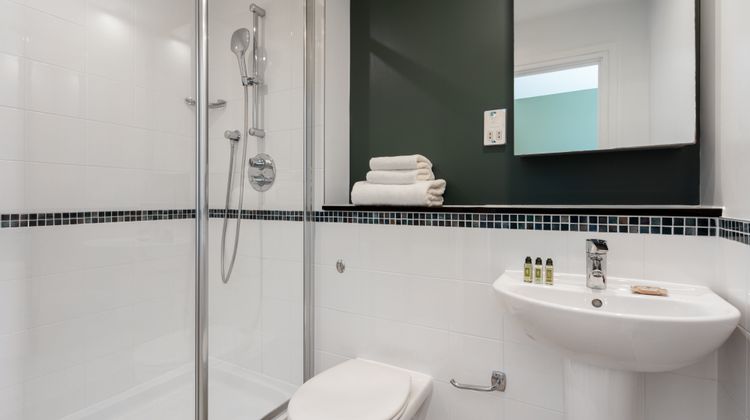 Marlin Apartments Aldgate Room