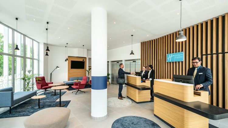 Holiday Inn Express & Suites Reims Exterior