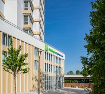 Holiday Inn Express & Suites Reims Exterior