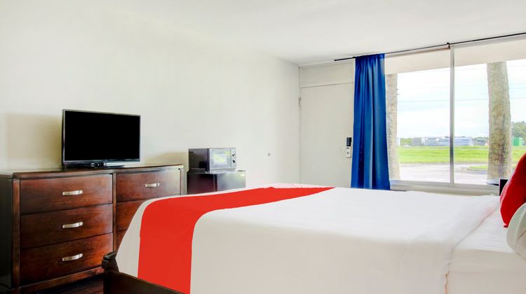 OYO Hotel Dundee By Crystal Lake Room