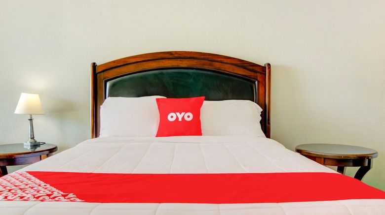 <b>OYO Hotel Dundee By Crystal Lake Room</b>. Images powered by <a href="https://www.leonardoworldwide.com/" title="Leonardo Worldwide" target="_blank">Leonardo</a>.