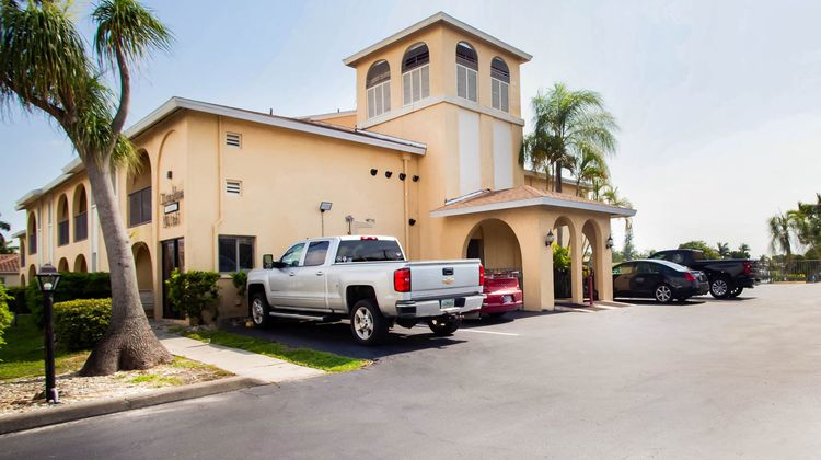 OYO Waterfront Hotel- Cape Coral/Fort My Exterior