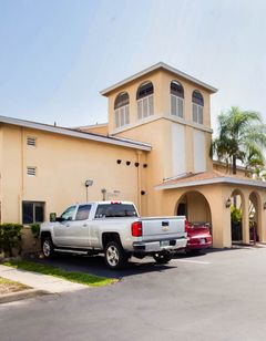 OYO Waterfront Hotel- Cape Coral/Fort My
