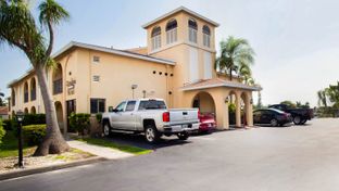 OYO Waterfront Hotel- Cape Coral/Fort My