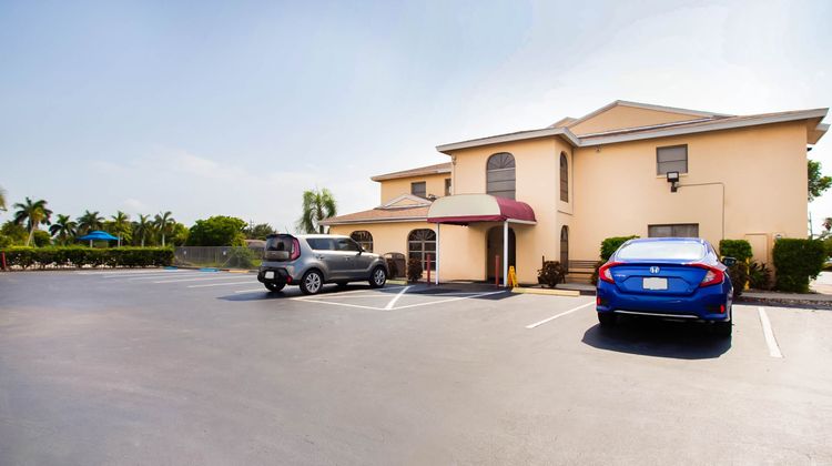 OYO Waterfront Hotel- Cape Coral/Fort My Exterior