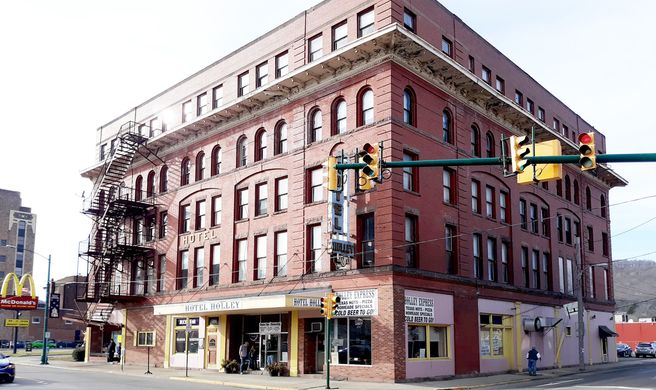 OYO Hotel Bradford Main St PA Exterior