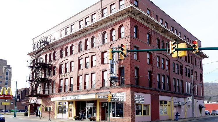 OYO Hotel Bradford Main St PA Exterior
