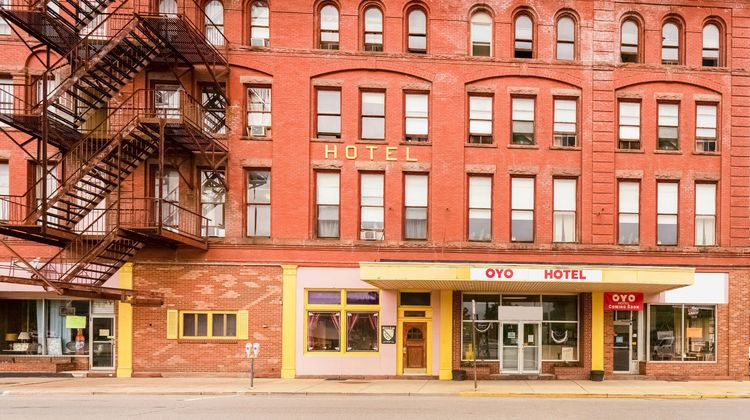 OYO Hotel Bradford Main St PA Exterior