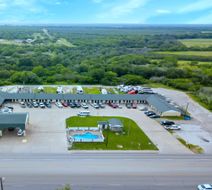 OYO Hotel Three Rivers TX Hwy 72 Exterior