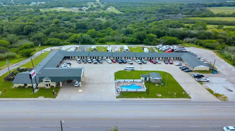 OYO Hotel Three Rivers TX Hwy 72 Exterior