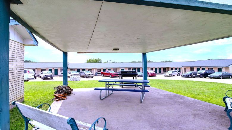 <b>OYO Hotel Three Rivers TX Hwy 72 Exterior</b>. Images powered by <a href="https://www.leonardoworldwide.com/" title="Leonardo Worldwide" target="_blank">Leonardo</a>.
