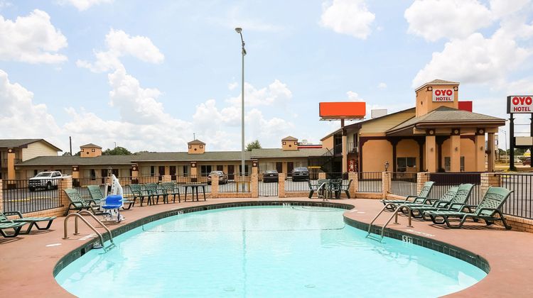 OYO Hotel Texarkana North Heights AR Hwy Room