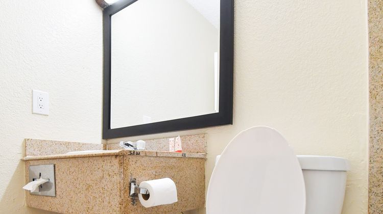 OYO Hotel Tyler Northwest Mineola Hwy Room