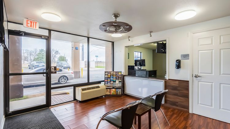 OYO Hotel Bossier City LA - Red River Lobby