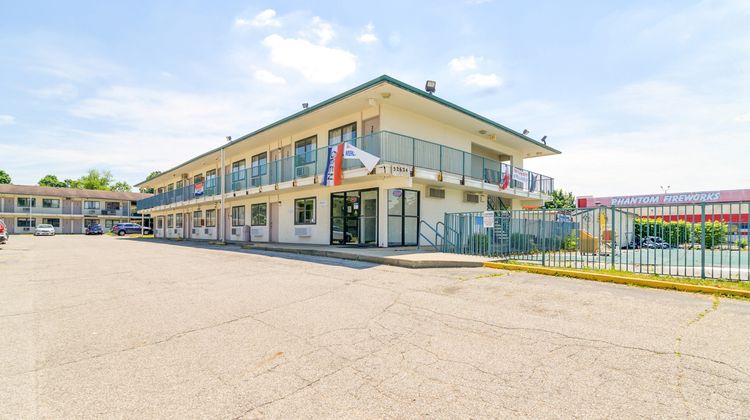 OYO Hotel South Bend Campus Exterior