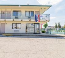 OYO Hotel South Bend Campus Exterior