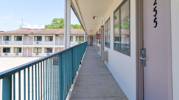 OYO Hotel South Bend Campus Exterior