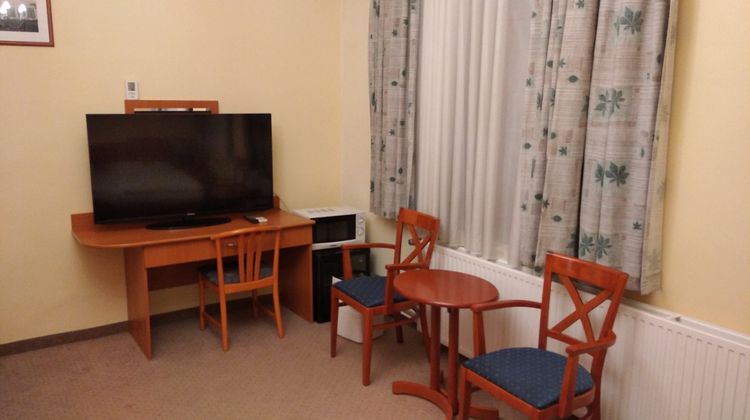 Arnold Hotel Room