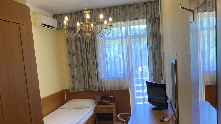Arnold Hotel Room